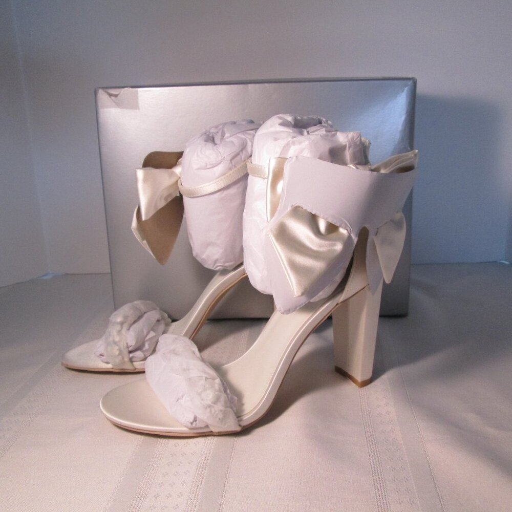 Oleg Cassini Ankle Bow Crystal Strap Heeled Melania Sandals Sz 9 NWT - Picture 7 of 12